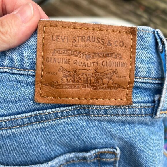 Levi’s Wedgie Straight button fly frayed size 31 sold at Free People comfy boho - Picture 6 of 6